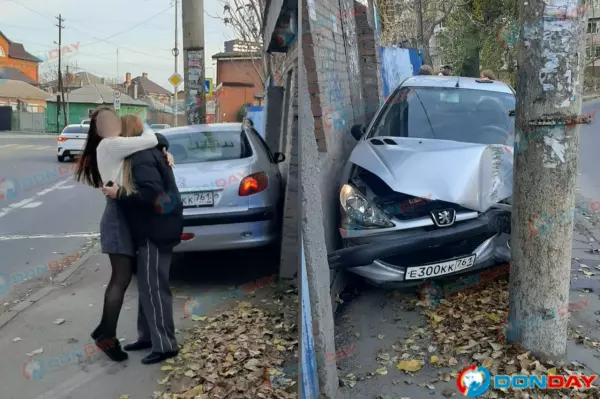 Фото к материалу: В Ростове две молодые девушки чудом уцелели, влетев в столб на иномарке