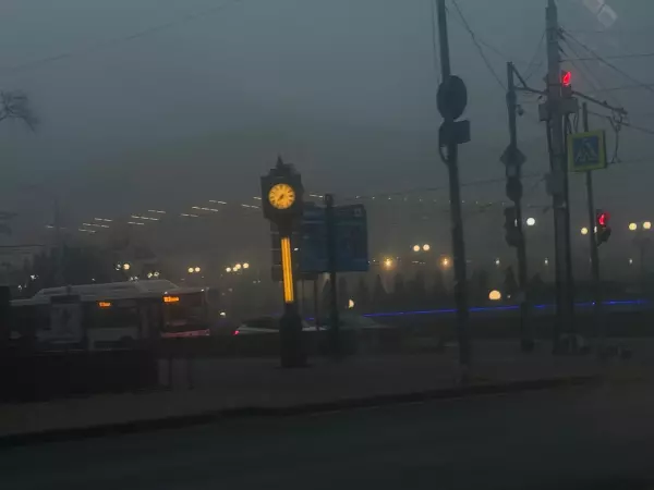 Фото к материалу: Густой туман опустился на улицы Ростова утром 21 ноября
