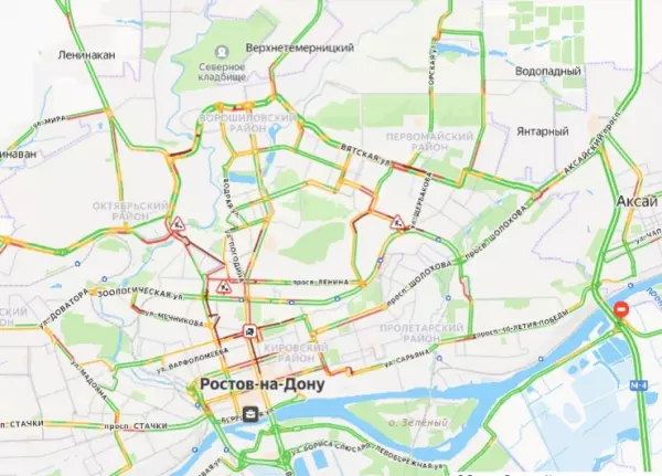Фото к материалу: Ростов-на-Дону в час пик 12 ноября сковали многокилометровые пробки