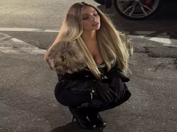 Фото к материалу: Валя Карнавал примерила образ блондинки