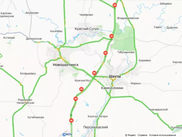 Фото к материалу: В Ростовской области под Платовым перекрыли трассу М-4 «Дон» из-за ремонта