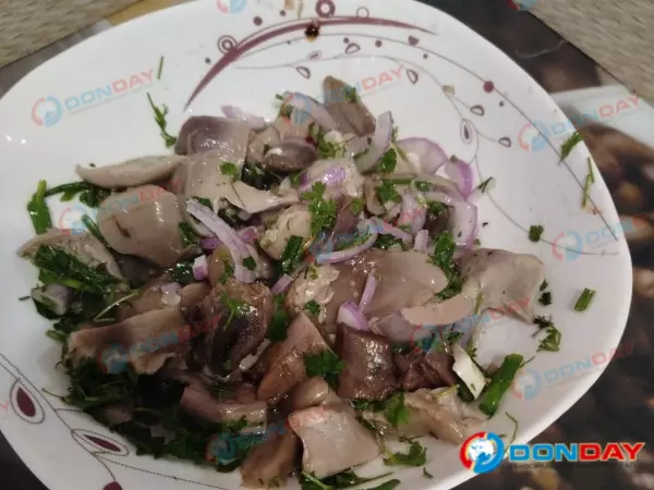 Фото к материалу: Донские грибники поделились рецептом приготовления маринованных синеножек