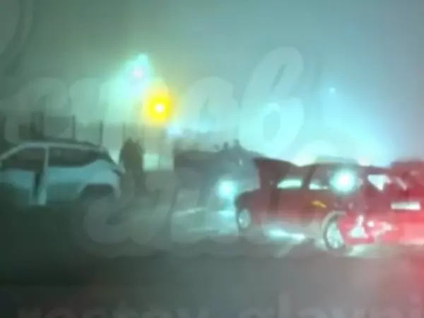 Фото к материалу: В Ростове произошло массовое ДТП с участие четырех авто