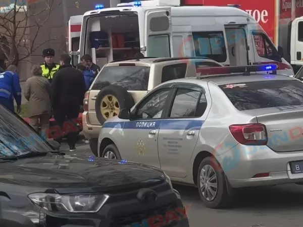 Фото к материалу: В Ростове на Журавлева водитель «Сузуки» сбила девушку