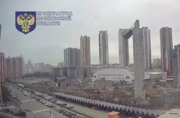 Фото к материалу: В Красногорске рухнула часть башни «Снежком»