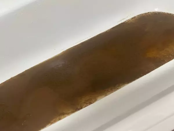 Фото к материалу: В Ростове у жителей Левенцовки потекла ржавая вода из кранов