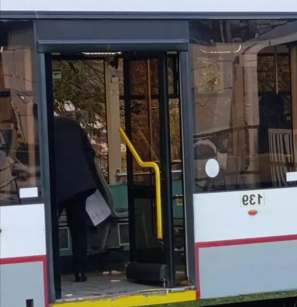 Фото к материалу: Получивший ранения в трамвае на ж/д вокзале в Ростове выжил