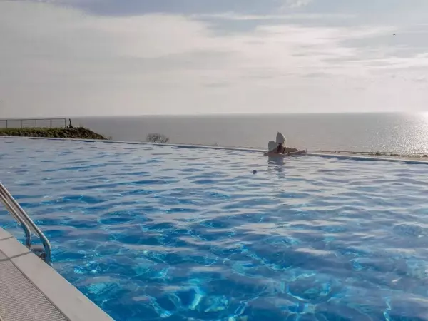 Фото к материалу: ЧЕРНАЯ ПЯТНИЦА в «Станции Морской»! Окунитесь в теплые парящие бассейны по супер цене от 490 рублей