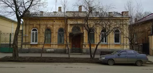Фото к материалу: В Ростовской области на продажу выставили историческое здание 19 века