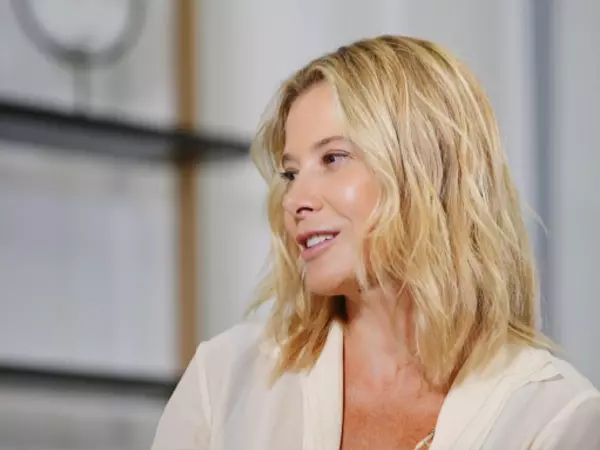 Фото к материалу: Юлия Высоцкая сделала сенсационное заявление о том, что удочерила новорожденную девочку