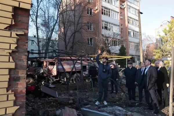 Фото к материалу: В Таганроге продолжаются работы по оценке ущерба после ночной атаки беспилотников