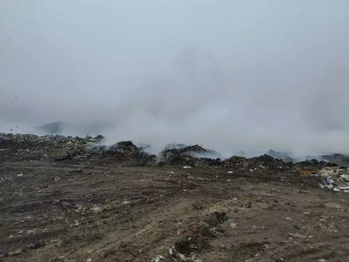 В Новошахтинске загорелся мусорный полигон