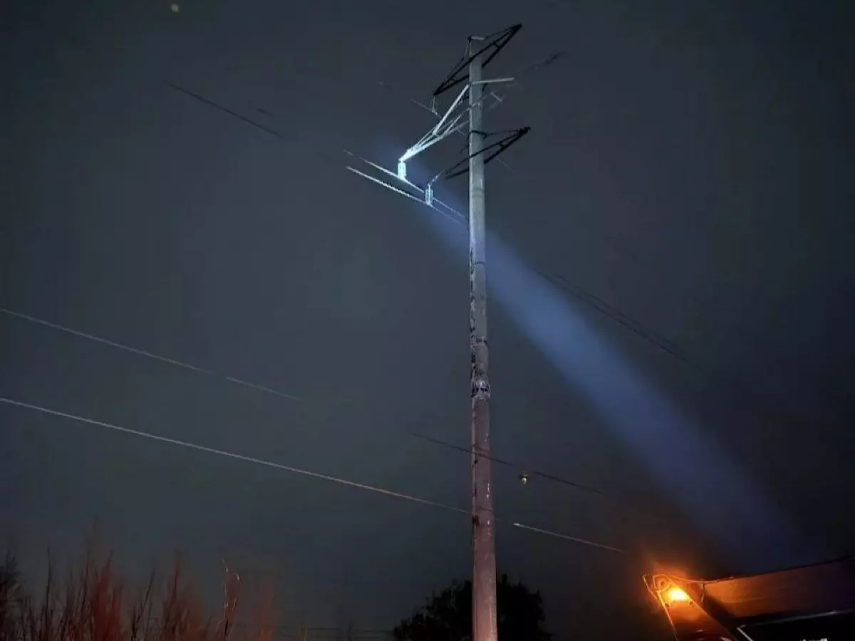 В Ростовской области после ураганного ветра установили новую конструкцию ЛЭП 