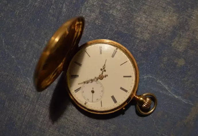 Золотые карманные часы и монета 19 века: что необычного продают в Ростове-на-Дону
