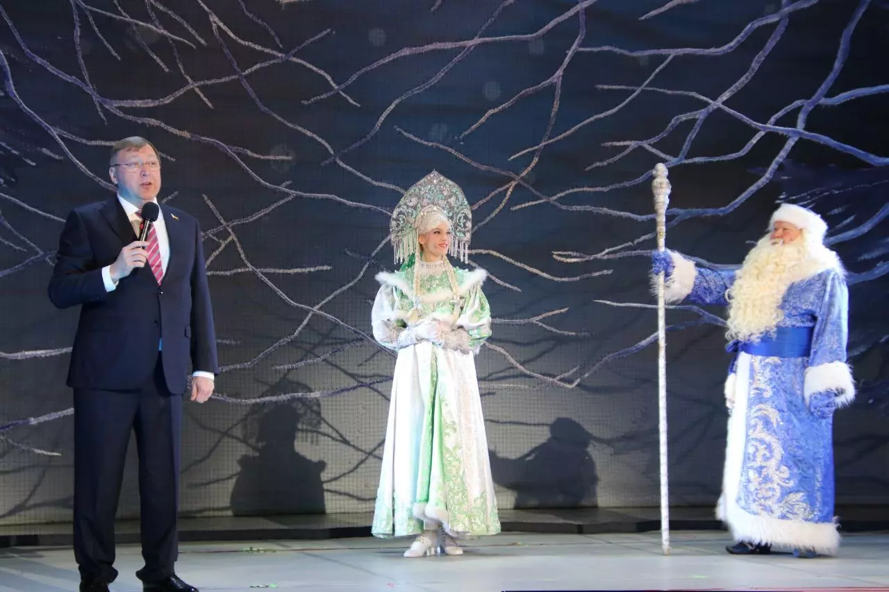 В канун Нового года донские депутаты «Единой России» подарили новогоднюю сказку семьям участников СВО и воспитанникам детских центров