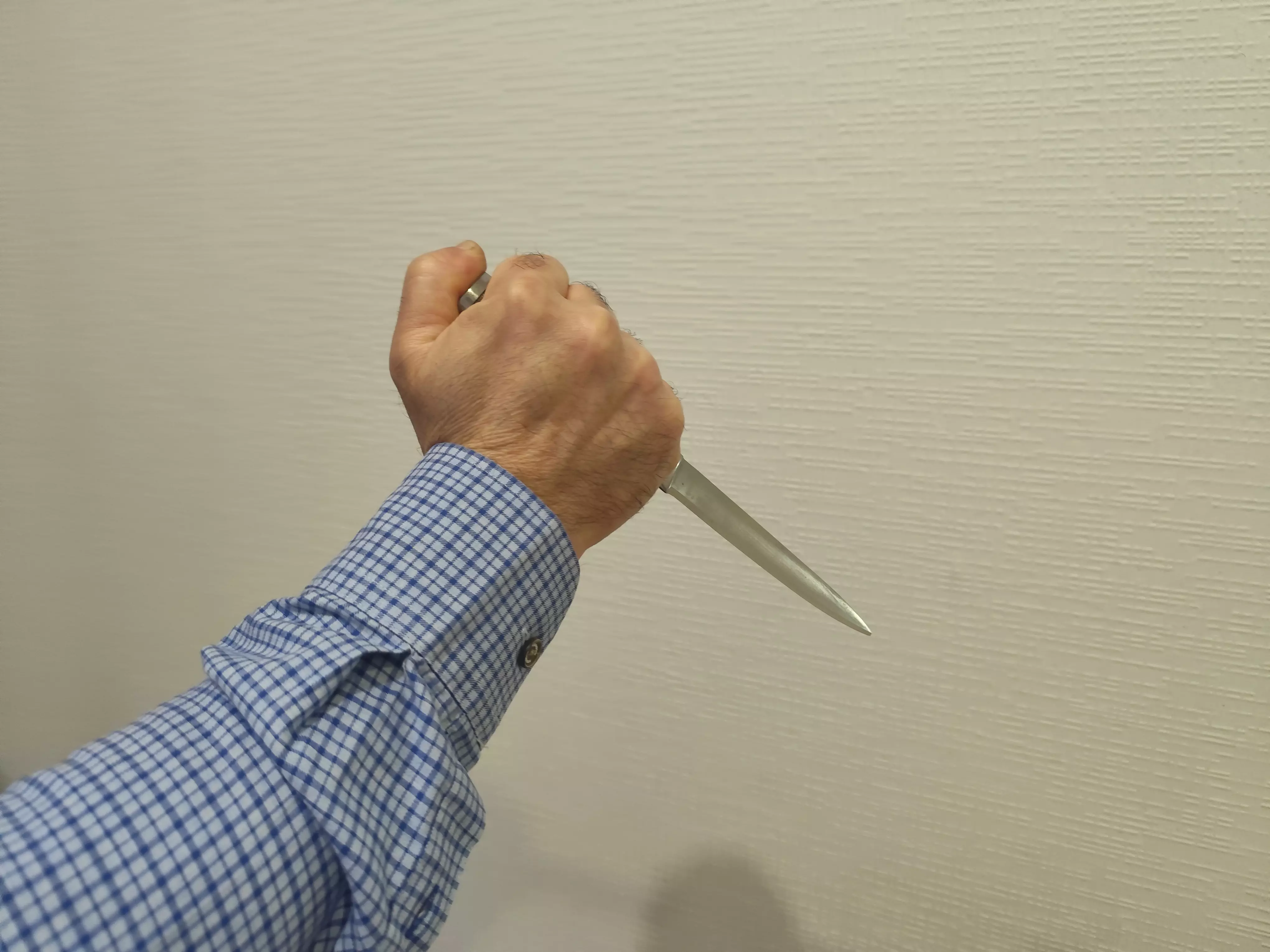 Житель Таганрога получил восемь лет «строгача» за попытку заколоть человека ножом