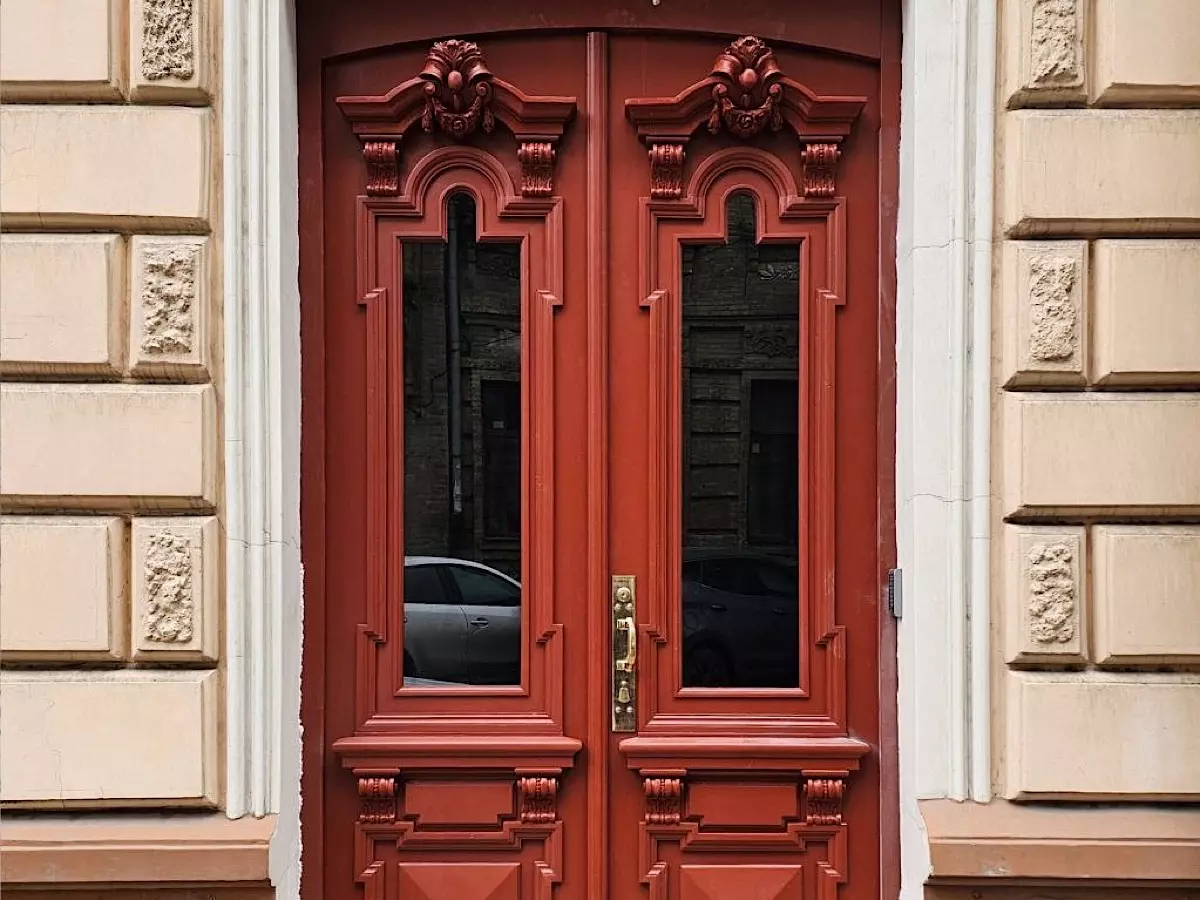 Историческому дому на Шаумяна в Ростове вернули дверь после реставрации