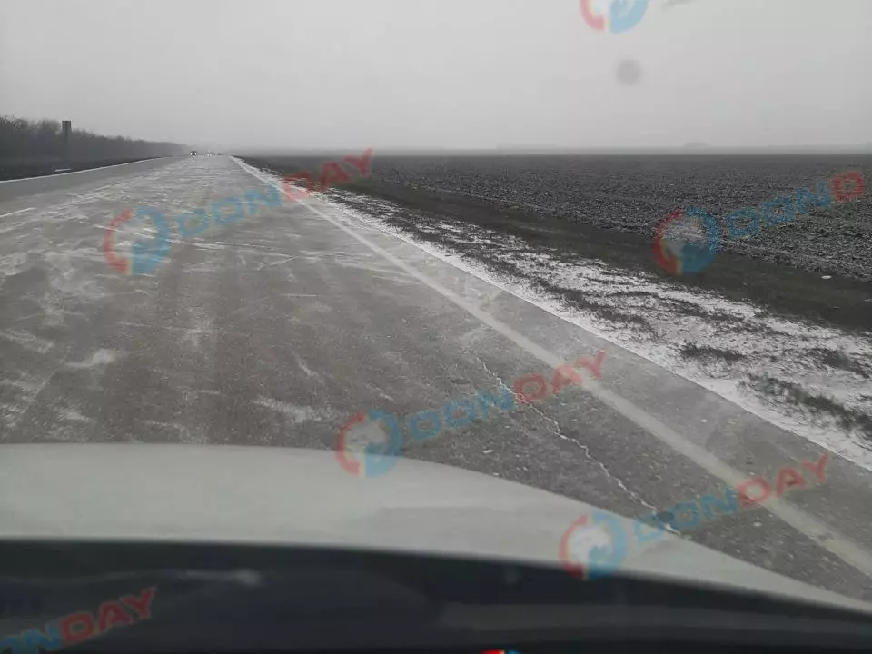 На юго-востоке Ростовской области снег заметает трассы