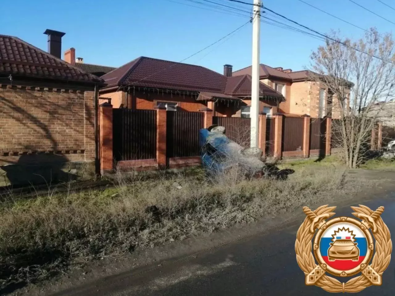 В Батайске в результате аварии «ВАЗ» опрокинулся на бок: пострадали два пенсионера