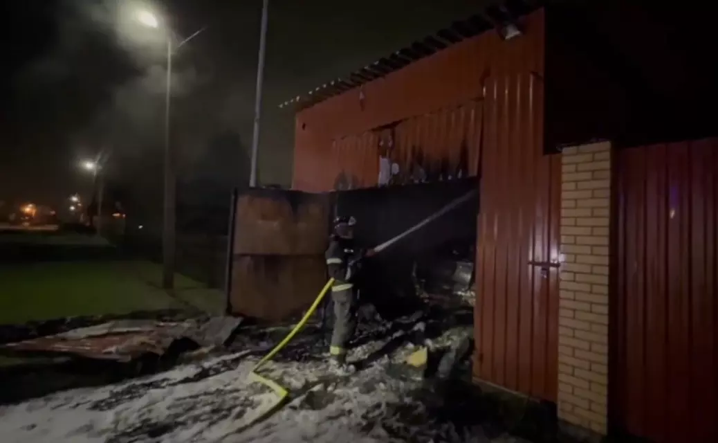 В Ростовской области сгорел гараж с двумя авто