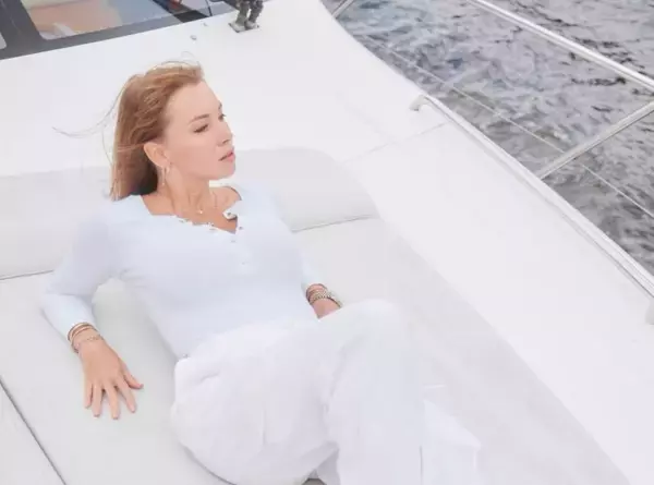 А Роман не ревнует: Полина Диброва заявила, что видится с бывшим ради детей