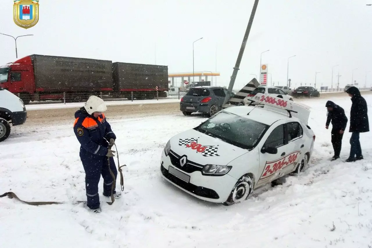 В Ростовской области экстренные службы готовят тягачи и пункты обогрева на случай непогоды