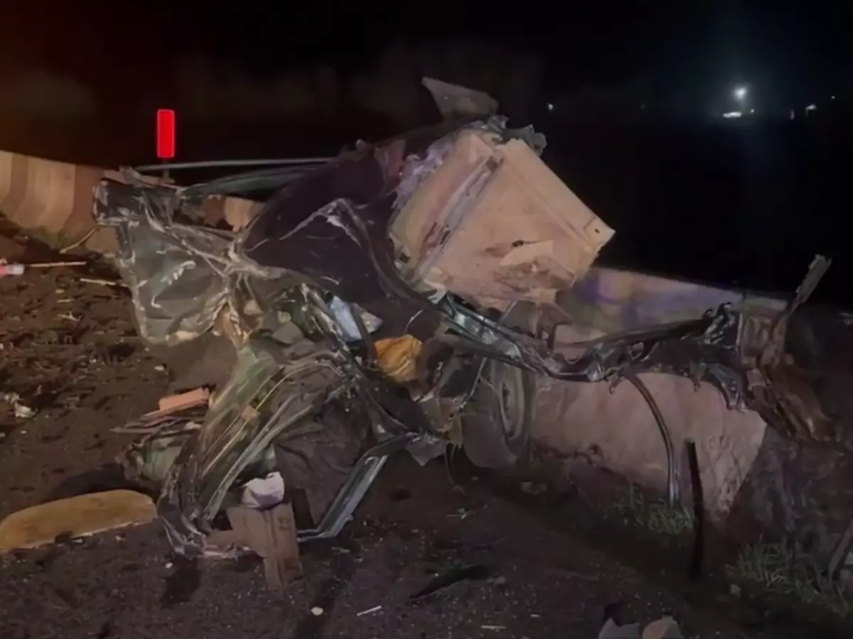 Двое погибли в страшной аварии на трассе в Ростовской области