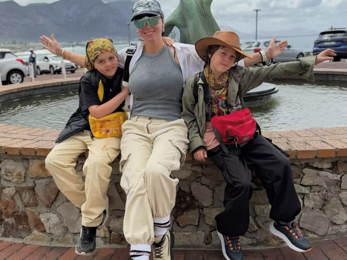 Полина Диброва показала снимки с детьми на отдыхе в День матери