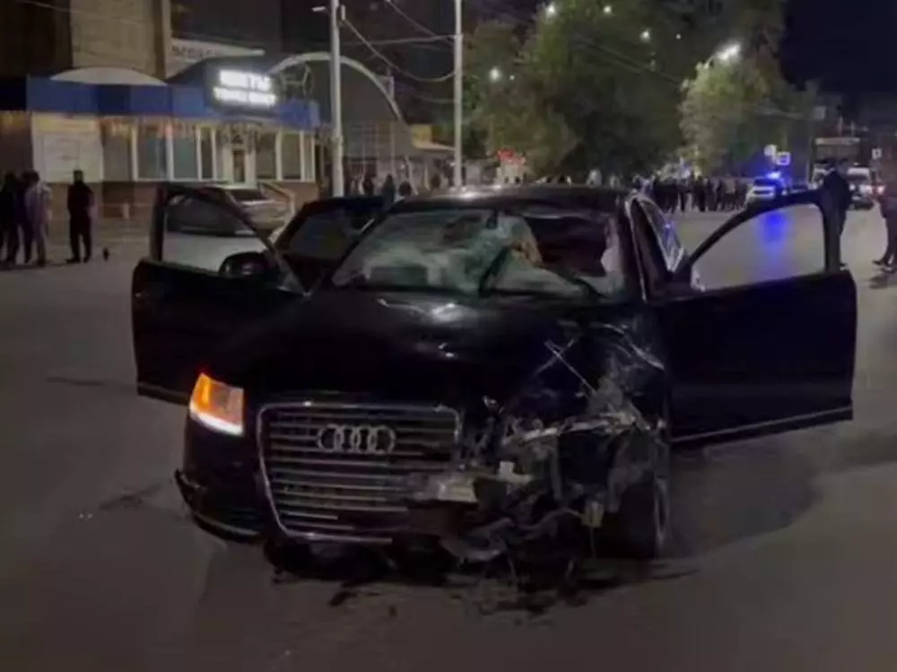 В Волгодонске будут судить водителя, сбившего двух 17-летних девушек на самокате