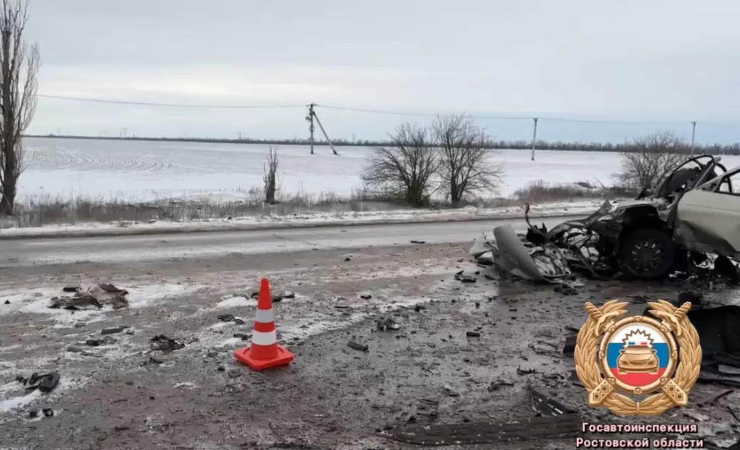 В Ростовской области в массовом ДТП погиб 21-летний водитель, еще двое пострадали
