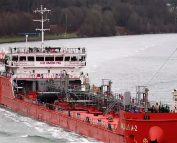 Дроны-камикадзе атаковали грузовой танкер, следовавший из Ростова