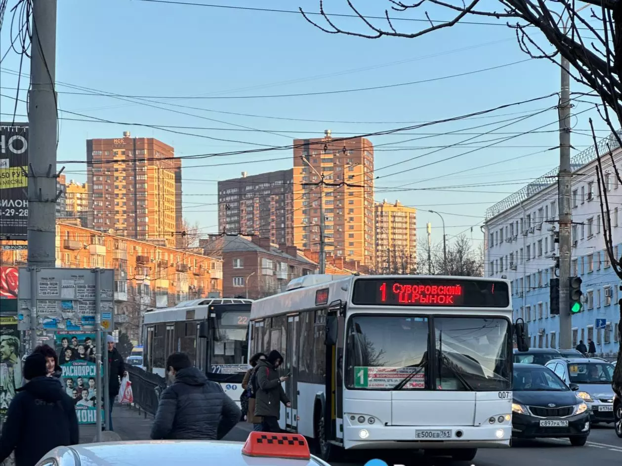 Юрий Слюсарь рассказал, как в Ростове будут решать проблему с очередями на автобусы