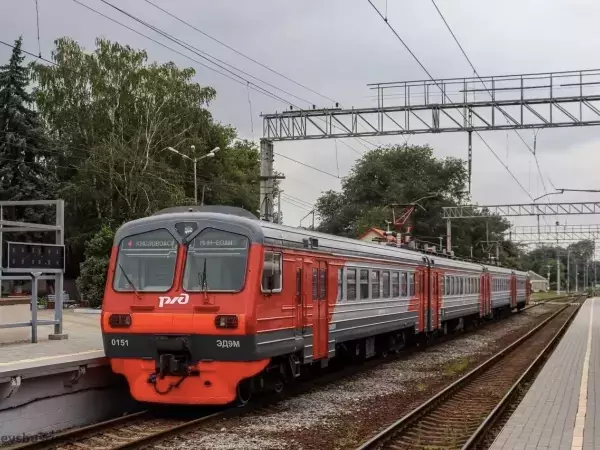 После ЧП с локомотивом под Ростовом задерживаются 33 пассажирских поезда