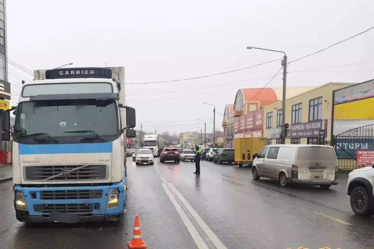 В Ростове грузовик сбил насмерть пенсионера
