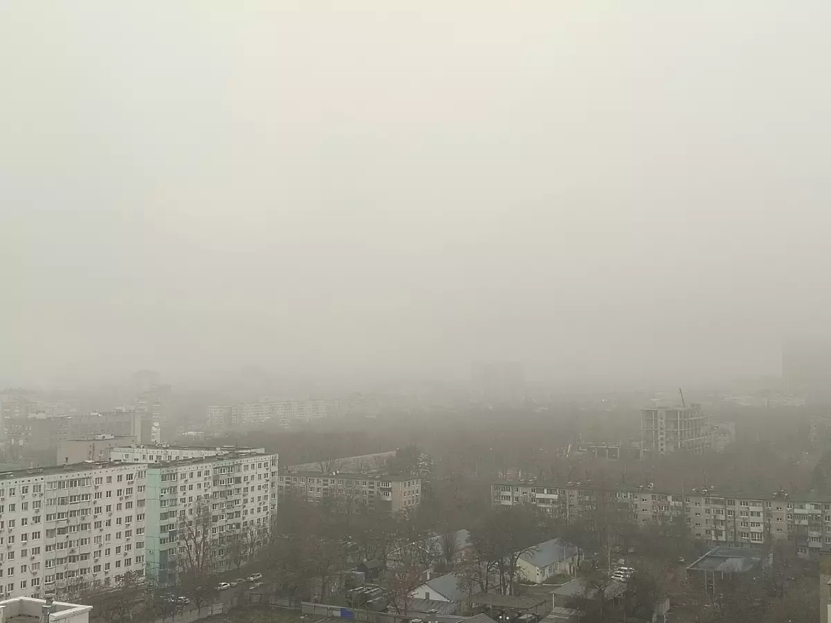 Густой туман окутал улицы Ростова утром 20 декабря