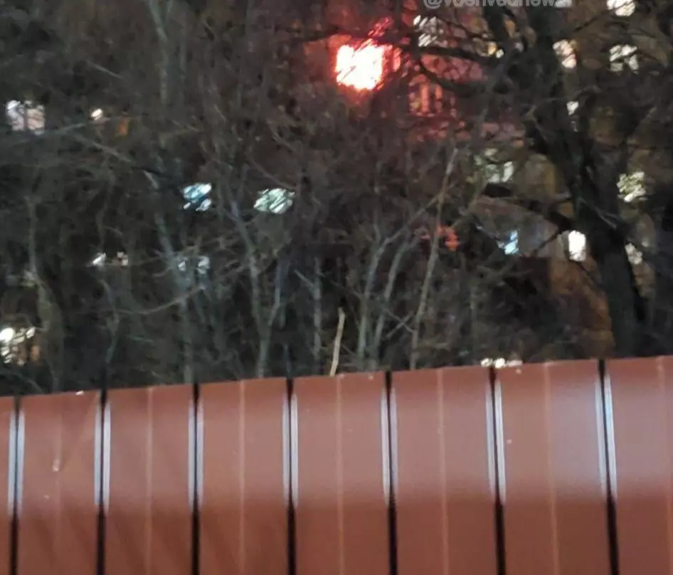 Очевидцы сообщают о пожаре в многоэтажке на Военведе в Ростове