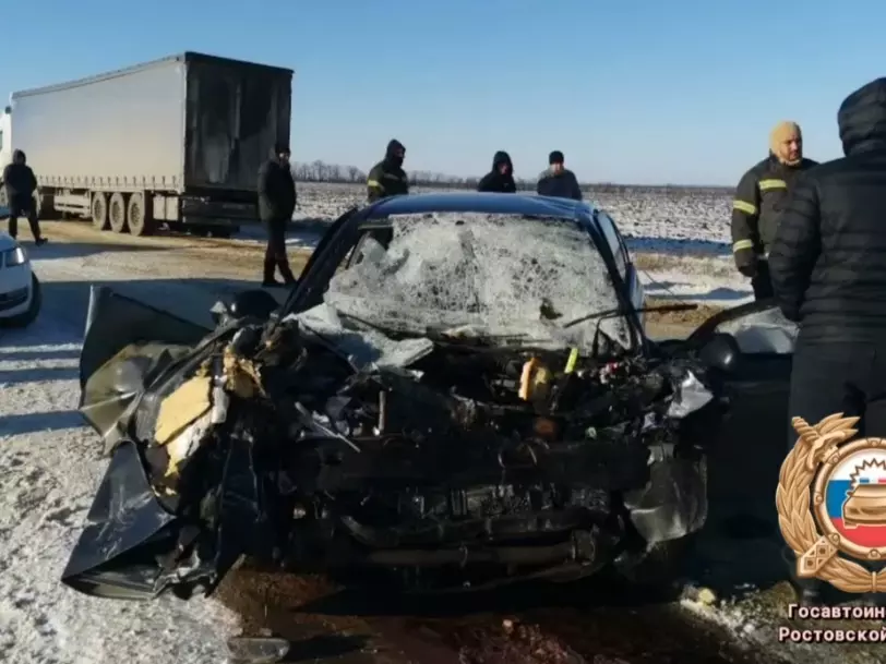 Смяло, как консервную банку: один человек погиб и трое пострадали в жуткой аварии в Ростовской области