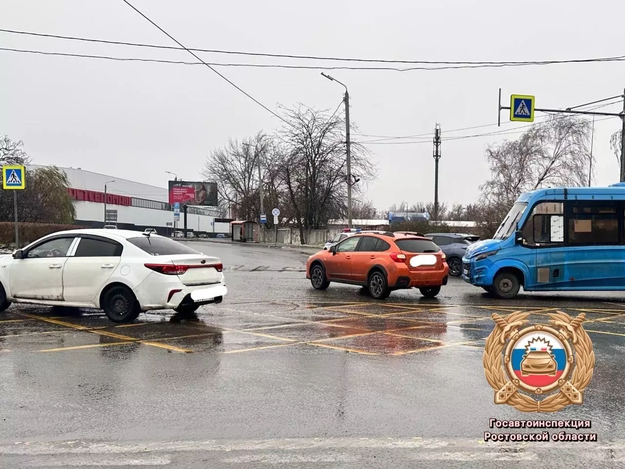 Пассажирка автобуса пострадала в ДТП с иномаркой на Вятской в Ростове