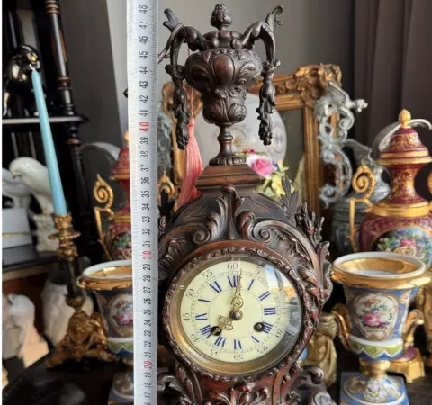 Золотая монета с Николаем II, старинный морской компас и каминные часы 19-го века: что необычного можно купить на Дону