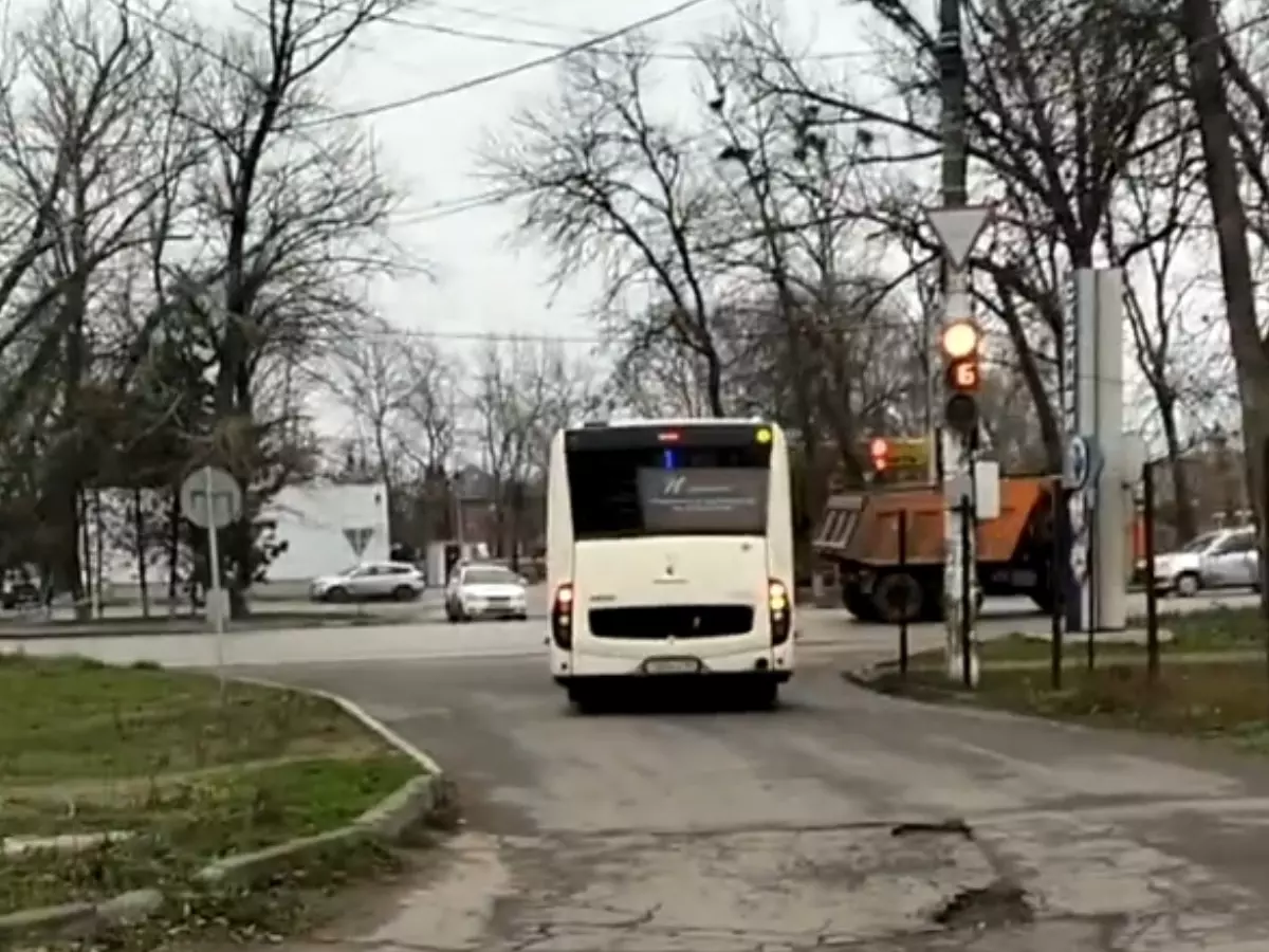 Жители Новочеркасска пожаловались на транспорт, игнорирующий останову у больницы