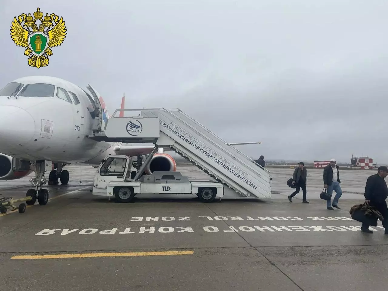 Самолет ростовской авиакомпании «Азимут» совершил экстренную посадку в аэропорту Минвод