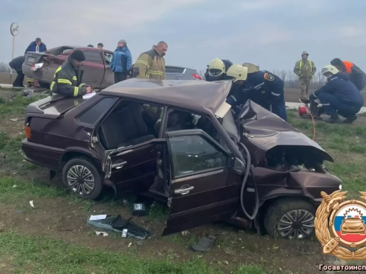 Занесло на встречку: в страшном ДТП в Ростовской области пострадали три человека