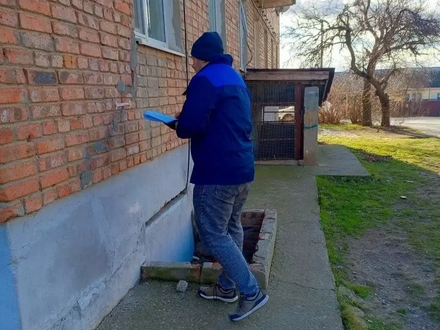 В доме на Морской в Цимлянске провели обследование трещин