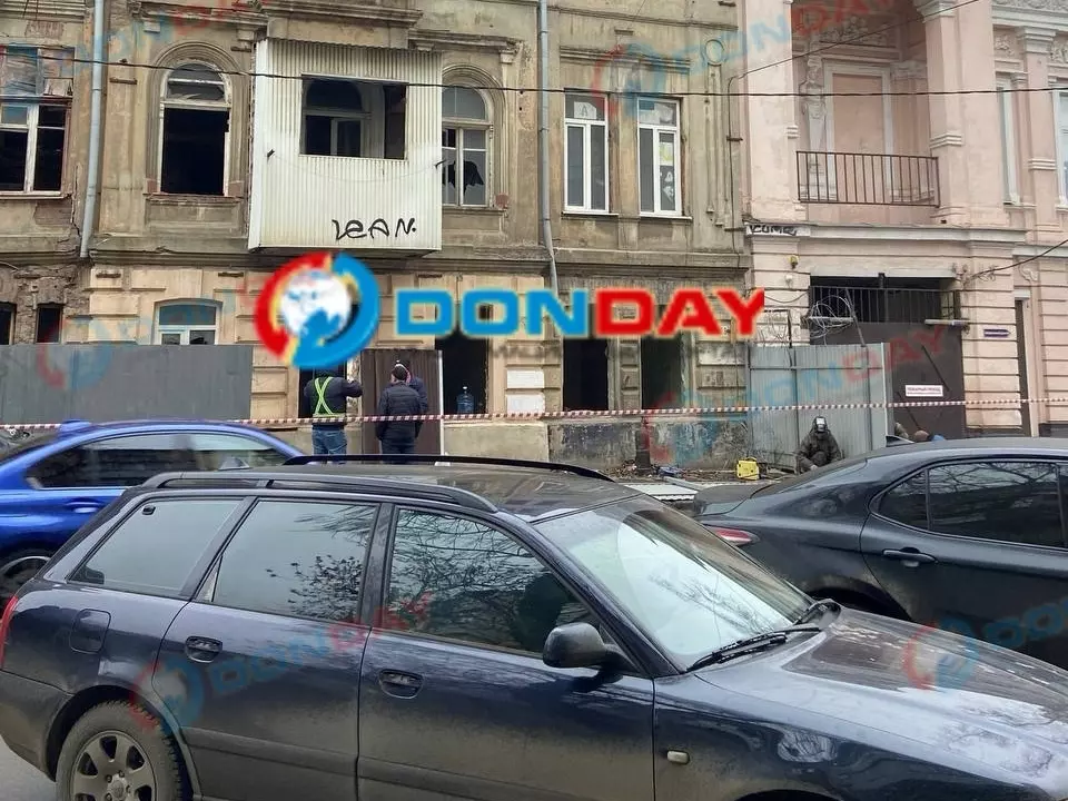 Возле дома Парамоновых на Социалистической в Ростове заметили неизвестных людей