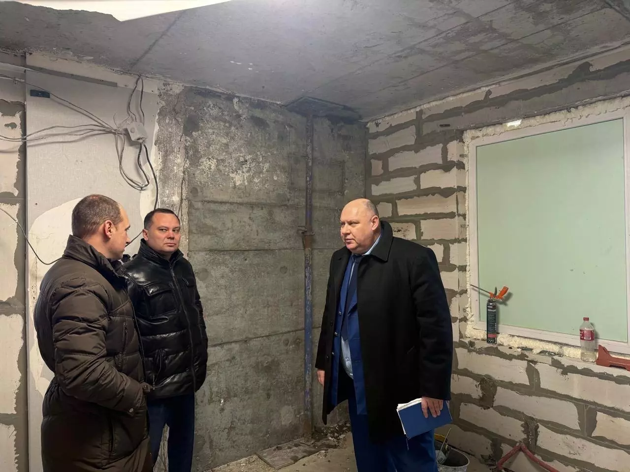 В Батайске остекленение пострадавших домов от атаки БПЛА завершат в феврале