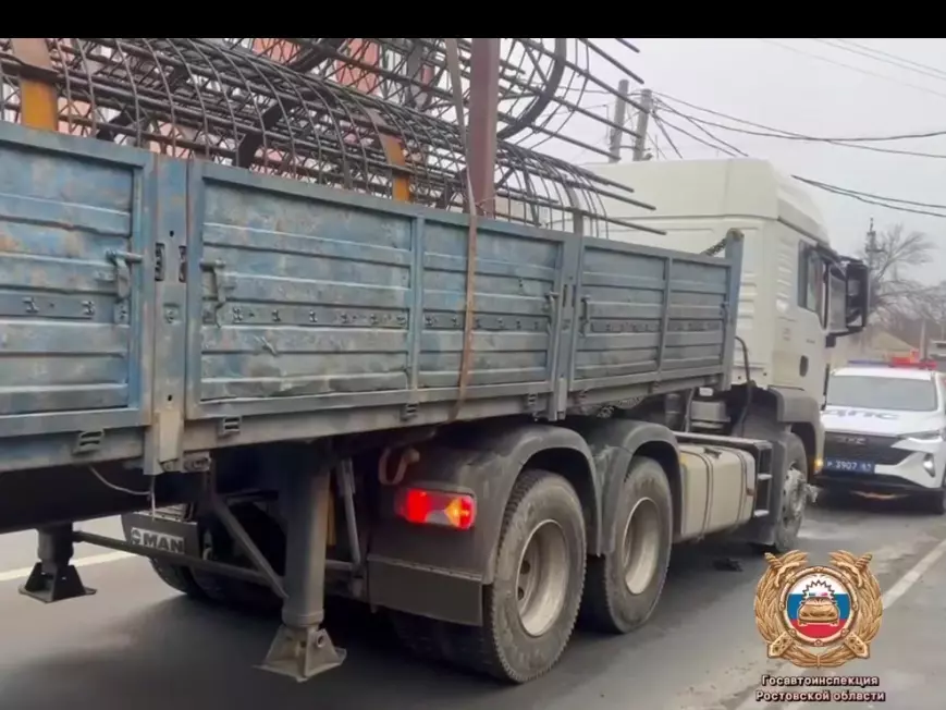 Погибла на месте: фура насмерть сбила пешехода-нарушителя в Ростовской области