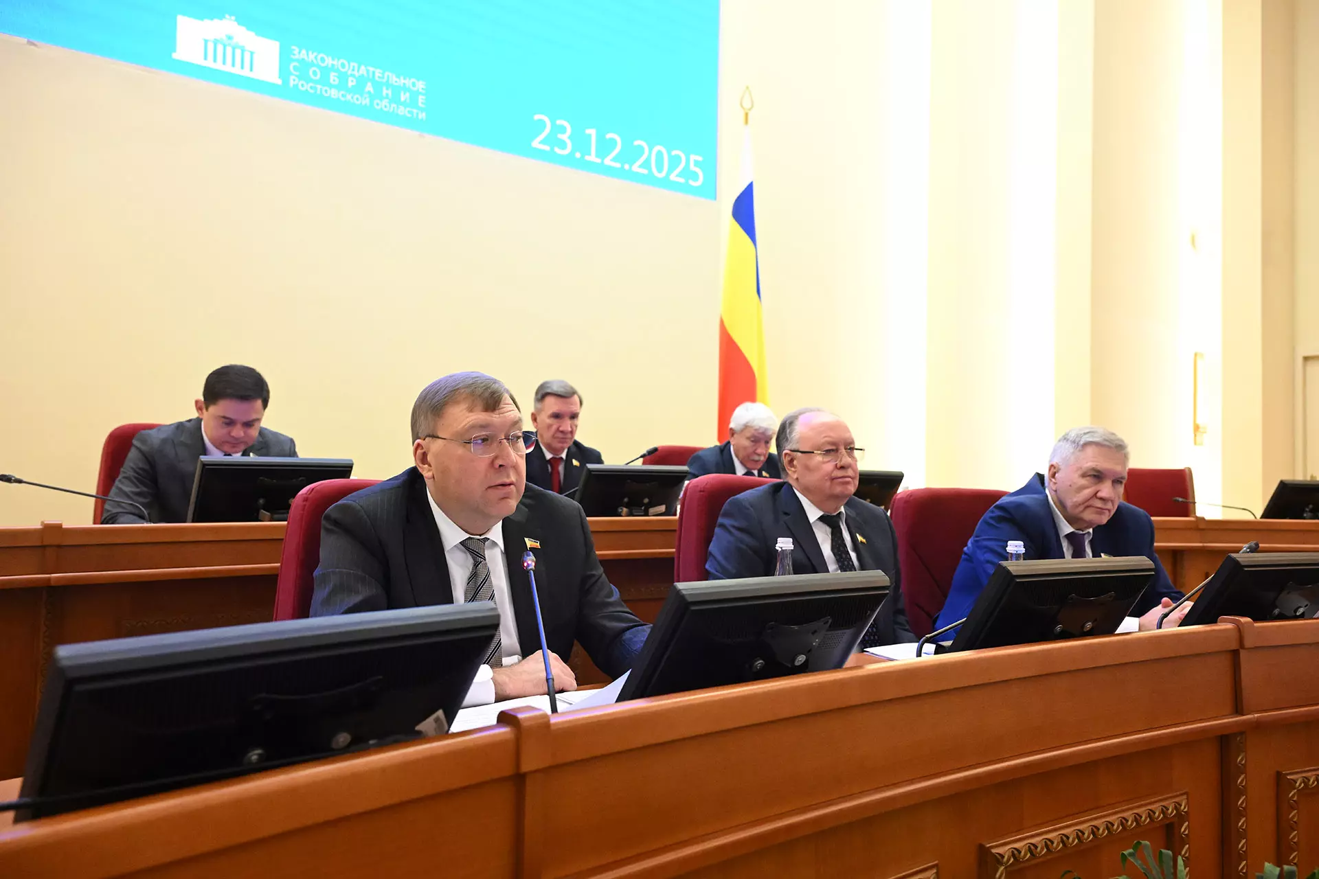 Депутаты ЗС Ростовской области приняли областной бюджет на 2026 год и на плановый период 2027 и 2028 годов