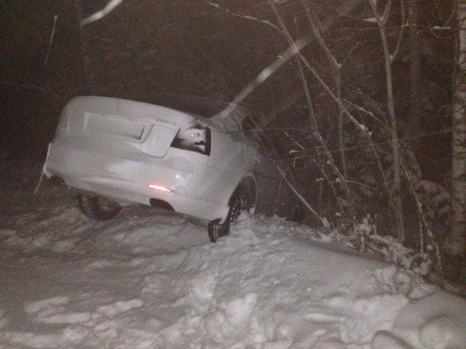 В Ростовской области перевернулась машина