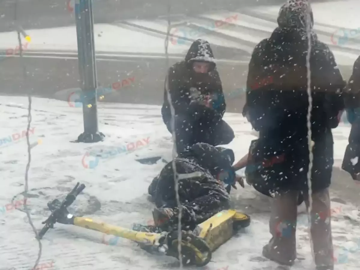 В центре Ростова мужчина пострадал, упав с электросамоката