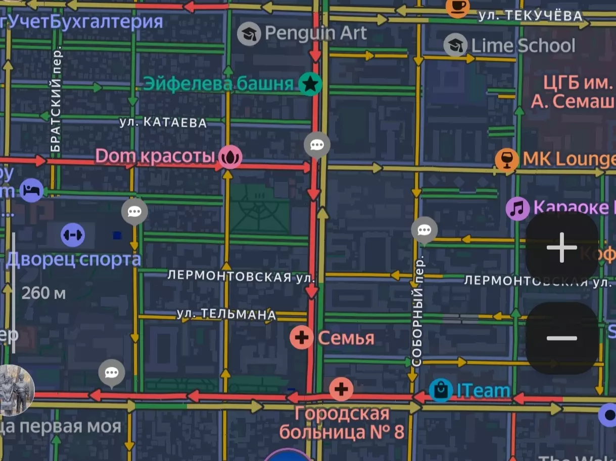 Неработающие светофоры на Буденновском в Ростове парализовали движение авто
